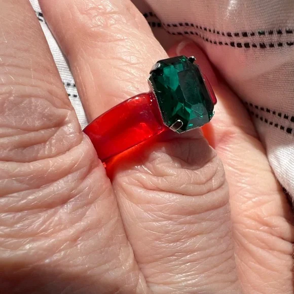 🆕️ Emerald Green and Ruby Red Lucite Ring - Picture 8 of 9